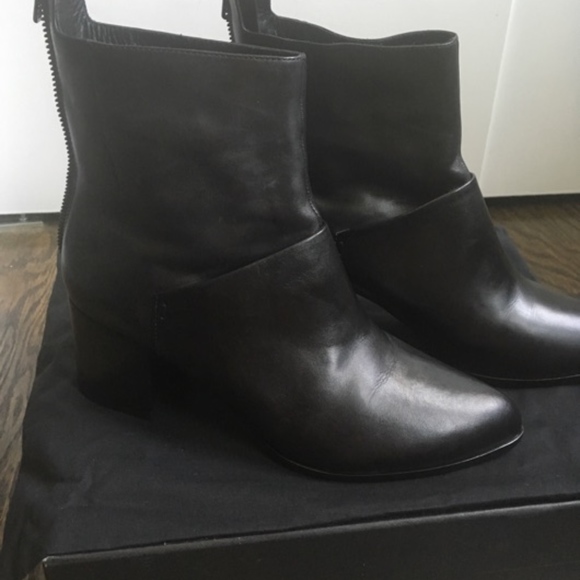🆕 McQueen Leather Boots - Picture 3 of 17